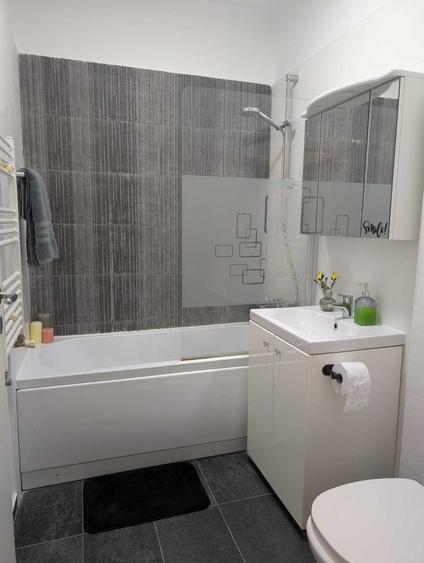 Apartament cu 3 camere, mobilat în Sud