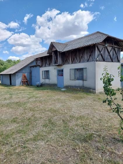 Casă cu 2 camere cu Teren 4500 Mp în Ionești