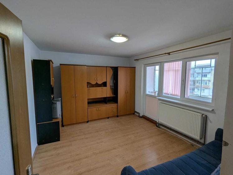 Vand Apartament de 80 mp , 4 camere, 2 bai, etajul 3 - 6