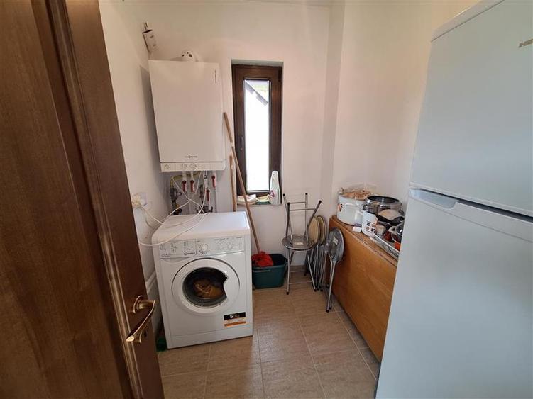 Casă individuală cu 4 camere cu Teren 1000 Mp în 9 Mai