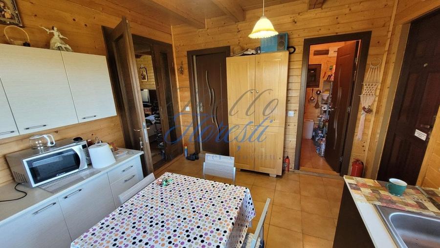 Casă individuală cu 3 camere cu Garaj în Mărcești