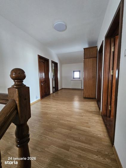 Casă cu 4 camere cu Teren 3000 Mp în Curtești