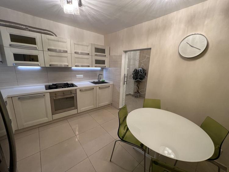 Apartament cu 4 camere decomandat, mobilat în Titan