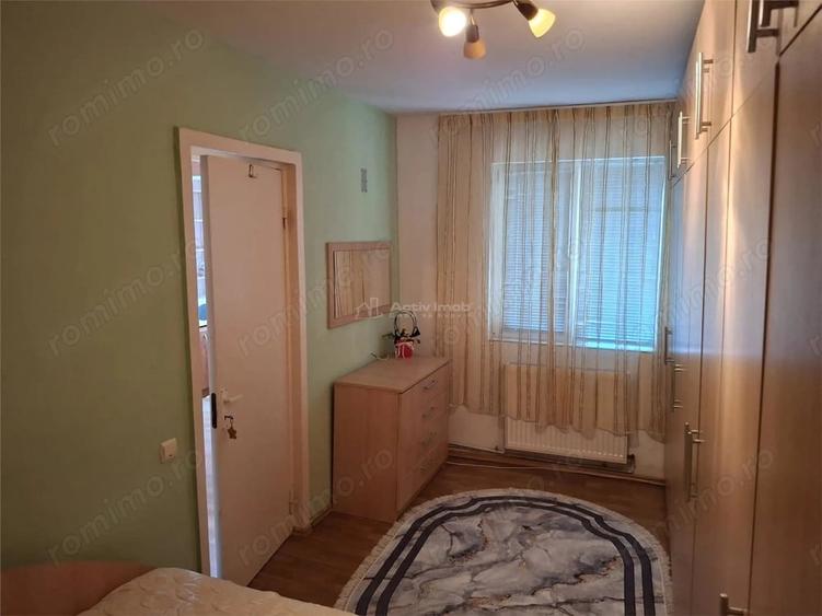 Apartament cu 3 camere semidecomandat în Micro II