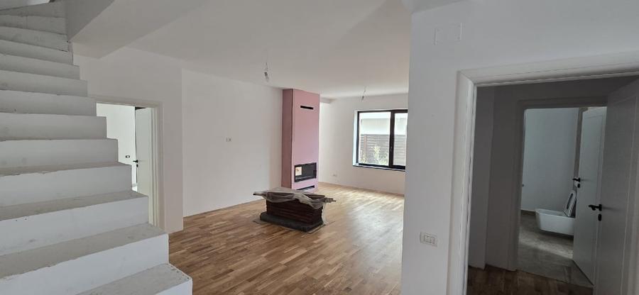 Duplex cu 5 camere cu Teren 227 Mp în Central