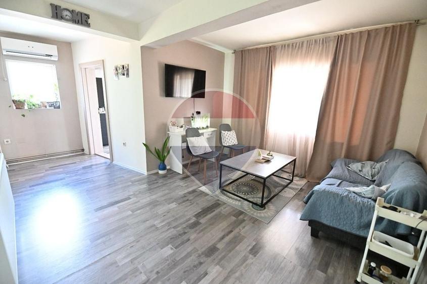 Casă individuală cu 7 camere cu Teren 400 Mp în Bariera Vâlcii