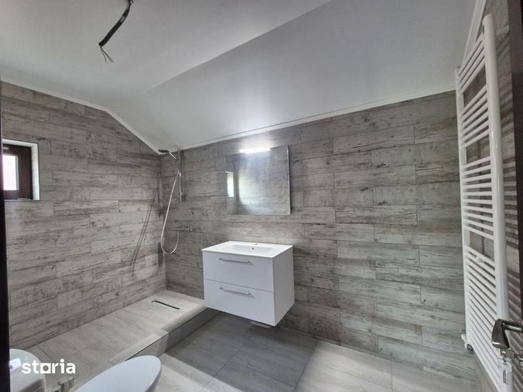 Casă cu 4 camere cu Teren 300 Mp în Central