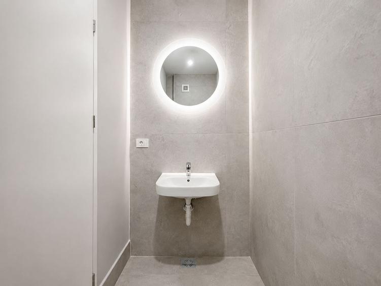 Apartament cu 3 camere decomandat, mobilat în Central
