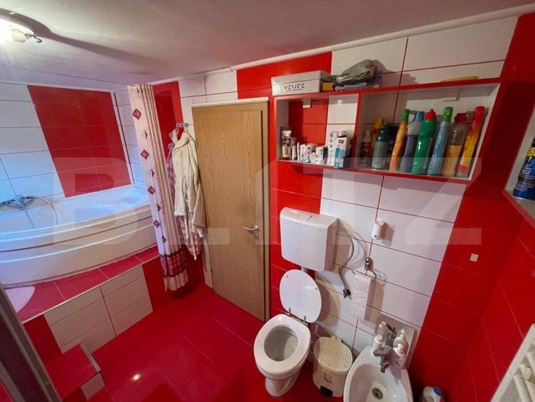 Casă individuală cu 8 camere cu Teren 260 Mp în Central