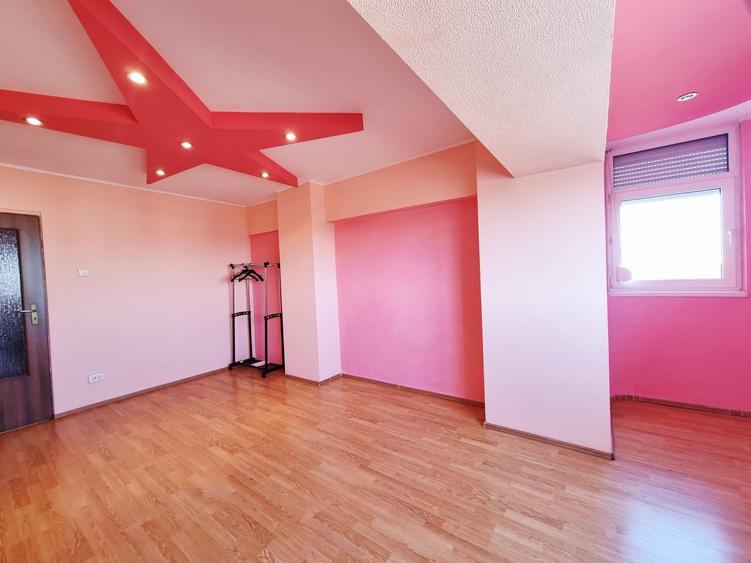 Apartament cu 2 camere decomandat în Ultimul leu