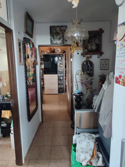 Apartament cu 2 camere decomandat în Km 4