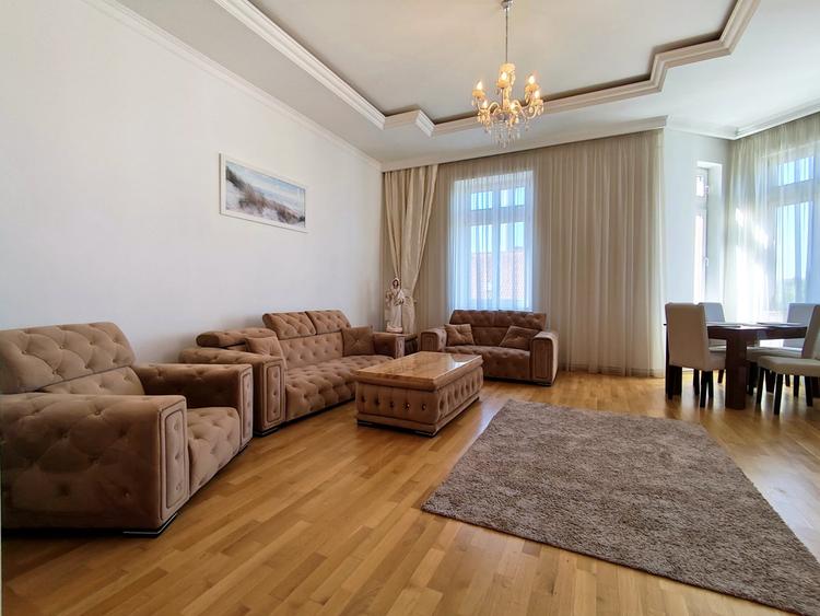 Apartament cu 3 camere decomandat, mobilat în Neptun