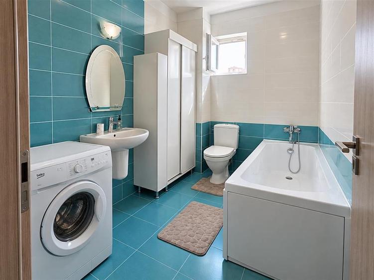 Apartament cu 2 camere semidecomandat, mobilat în Turnișor