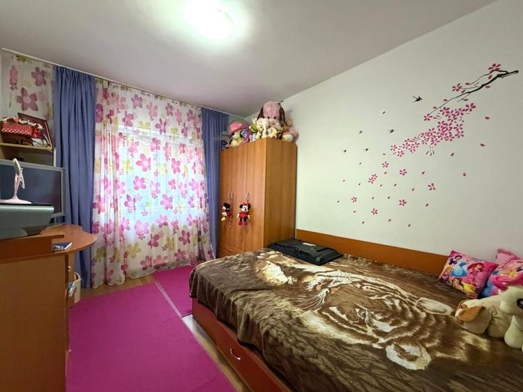 Apartament cu 4 camere decomandat, mobilat în Tolstoi