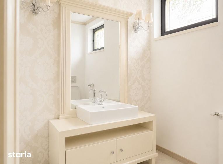 Casă cu 7 camere cu Teren 475 Mp în Domenii