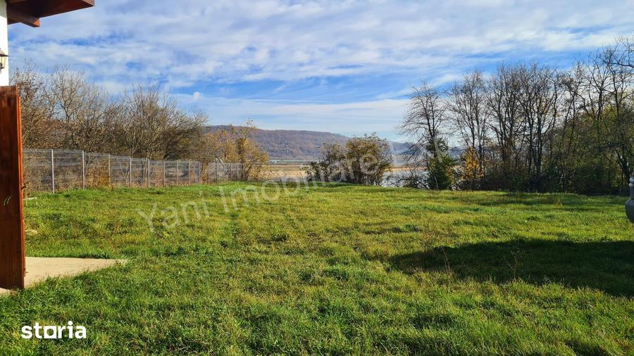 Teren de 1600 mp, în Merișani