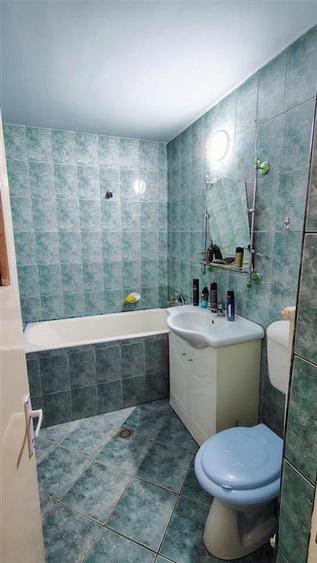 Apartament cu 3 camere decomandat în Decebal