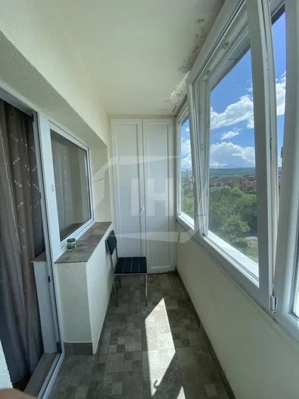 Apartament cu 3 camere semidecomandat, mobilat în Între Lacuri
