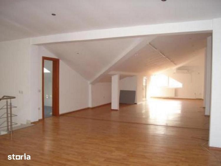 Casă cu 9 camere cu Teren 300 Mp în Iancului