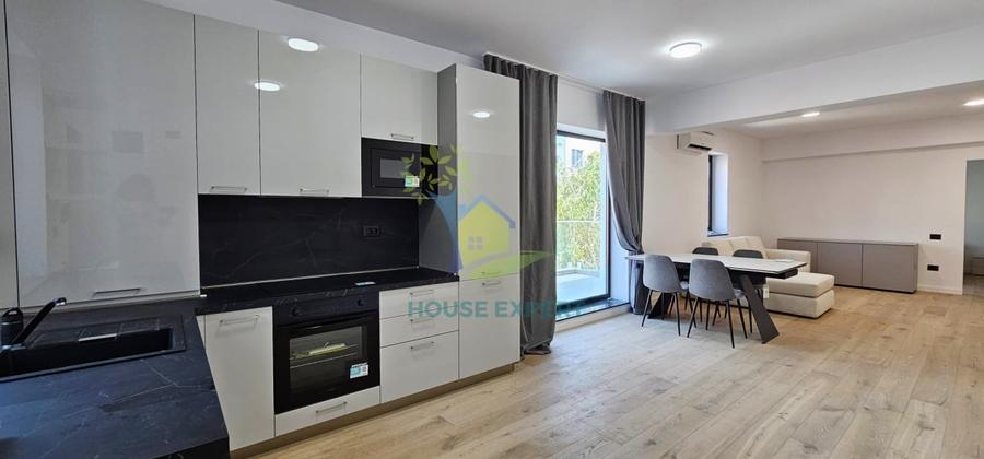 Apartament cu 3 camere semidecomandat în Aviației