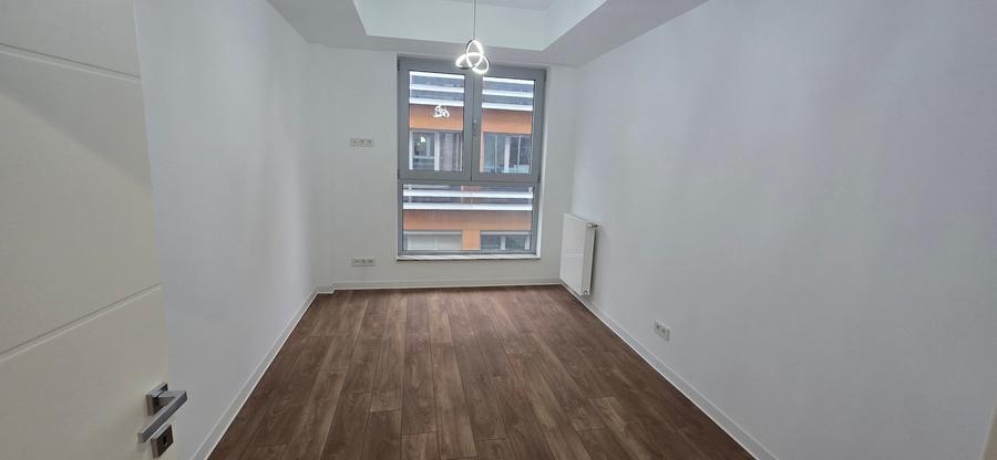 Apartament cu 4 camere decomandat în Băneasa