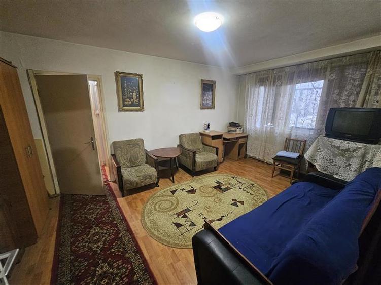 Apartament cu 2 camere semidecomandat în Micro I
