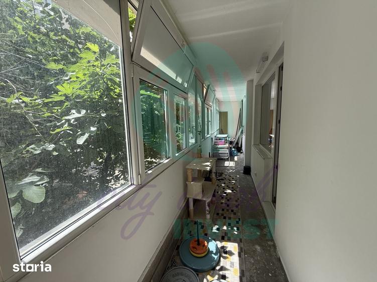 Apartament cu 3 camere semidecomandat în Obor