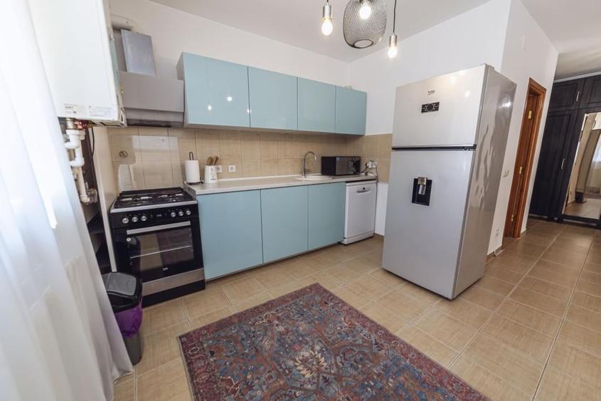 Apartament cu 3 camere decomandat, mobilat în Prelungirea Ghencea