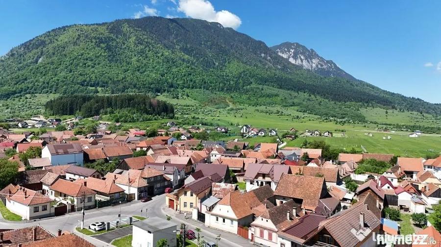 Casă cu 7 camere cu Teren 1151 Mp în Central