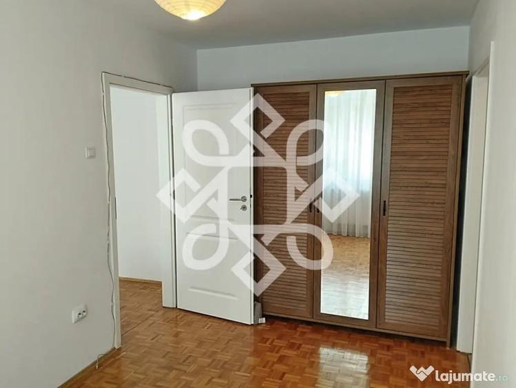 Apartament cu 3 camere semidecomandat în Rogerius