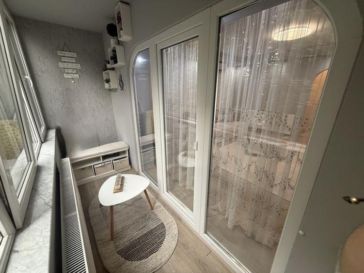 Apartament cu 3 camere semidecomandat în Micălaca
