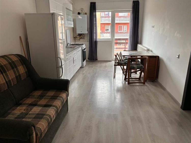 Apartament cu 2 camere semidecomandat în Sânpetru