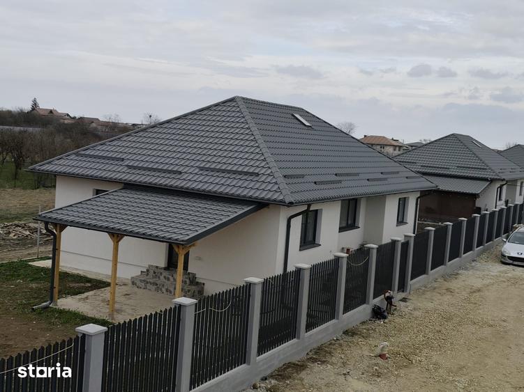 Casă cu 4 camere cu Teren 350 Mp în Joița
