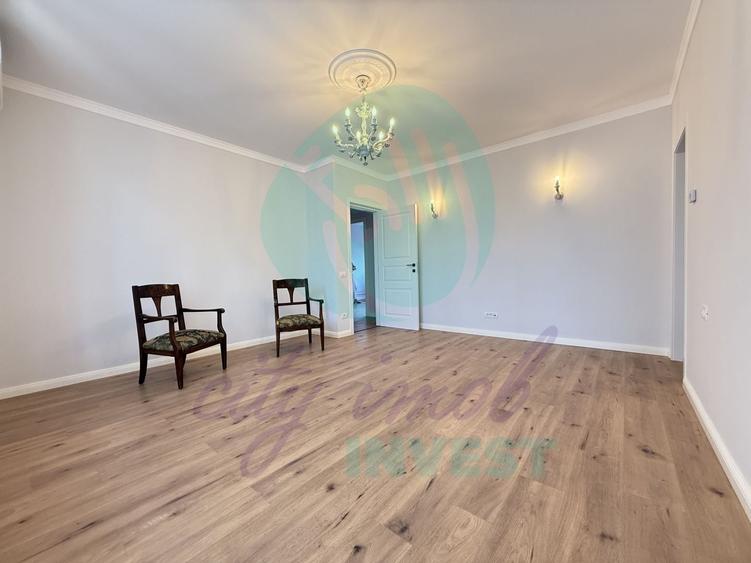 Apartament cu 4 camere semidecomandat, mobilat în P-ța Sfântul Ștefan