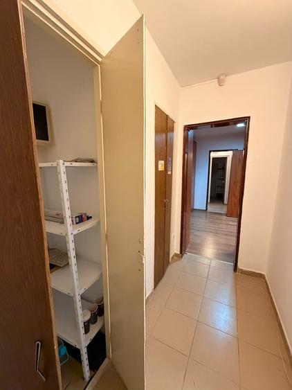 Apartament cu 3 camere semidecomandat în Pantelimon