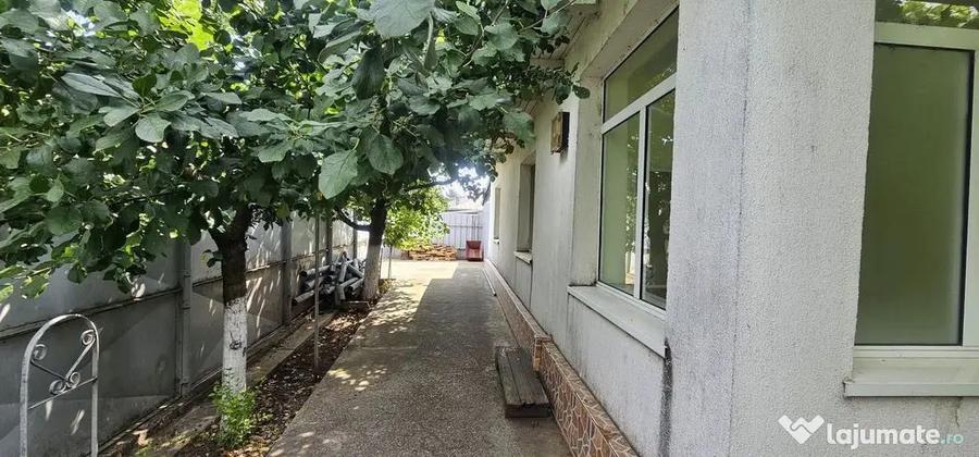 Casă cu 3 camere cu Canalizare în Vânători