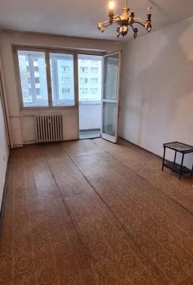 Apartament cu 3 camere decomandat în Lacul Tei