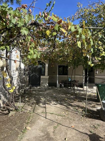 Casă cu 3 camere în Roata de Jos