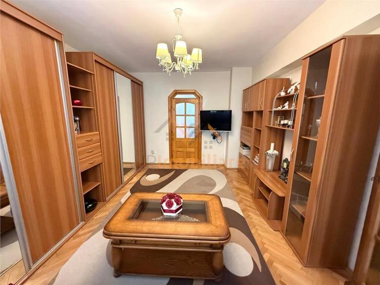 Apartament cu 3 camere decomandat în Lotus