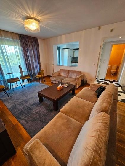 Apartament cu 3 camere decomandat în Sisești