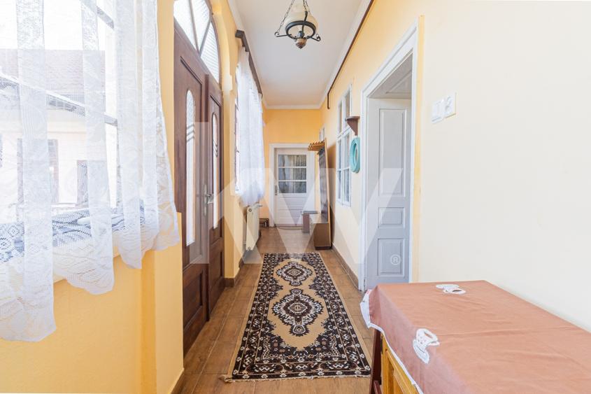 Casă individuală cu 6 camere cu Garaj în Șinca Veche