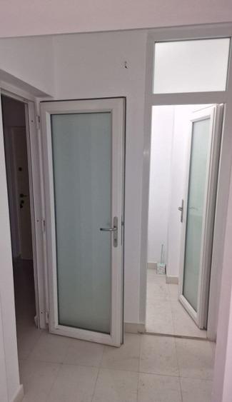 Apartament cu 3 camere decomandat, mobilat în Tei