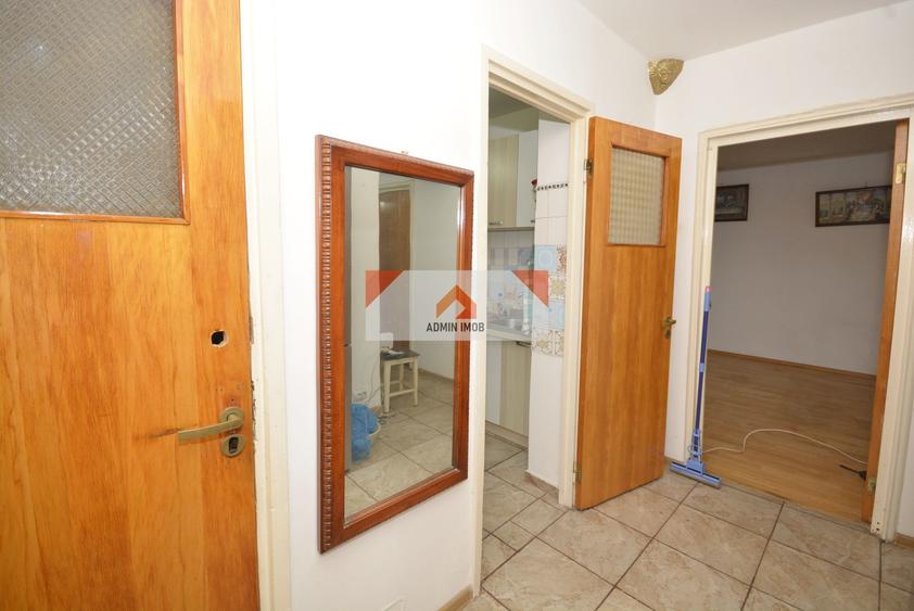 Apartament cu 3 camere decomandat în Giurgiului