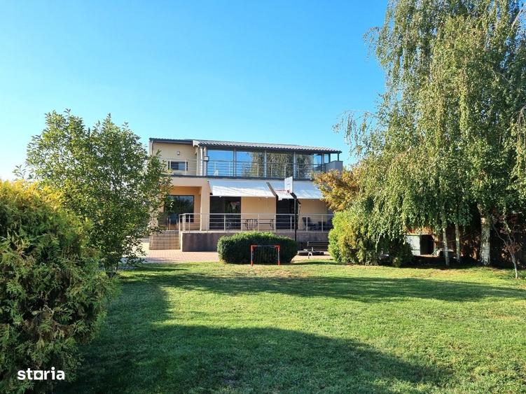 Casă cu 4 camere cu Teren 2297 Mp în Central