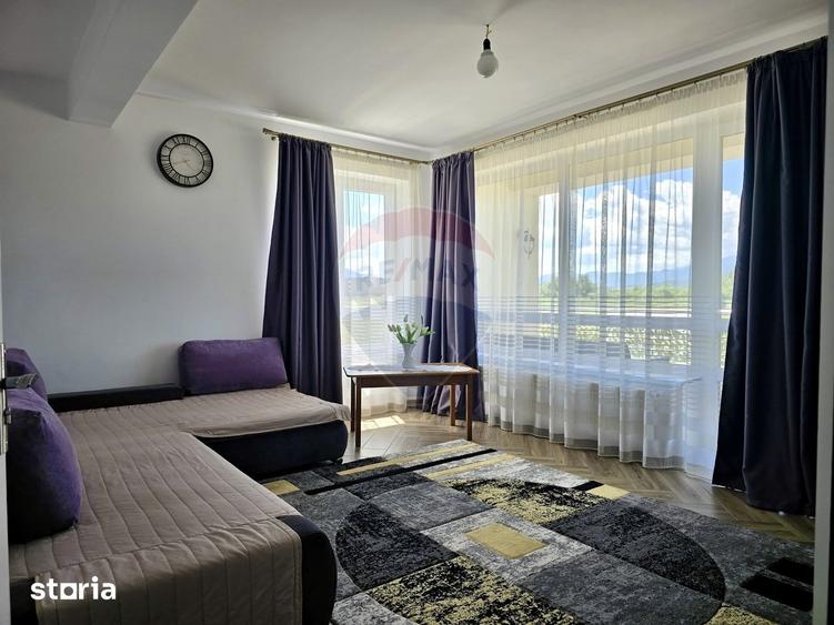 Apartament cu 3 camere decomandat în Cristian