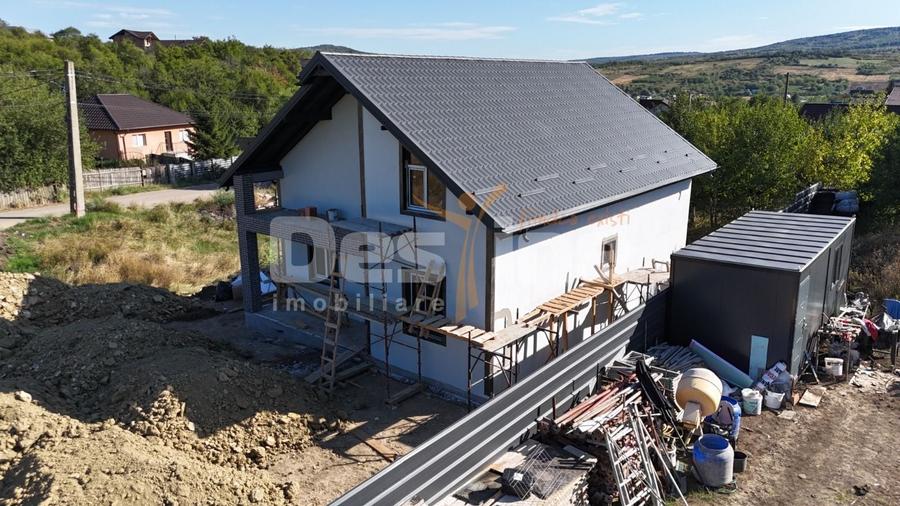 Casă individuală cu 3 camere cu Canalizare în Chicerea