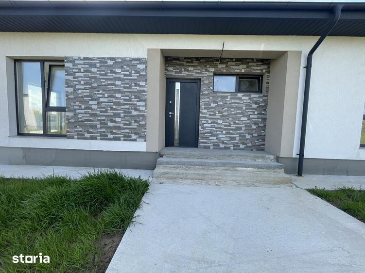 Casă cu 4 camere cu Teren 400 Mp în Domnești