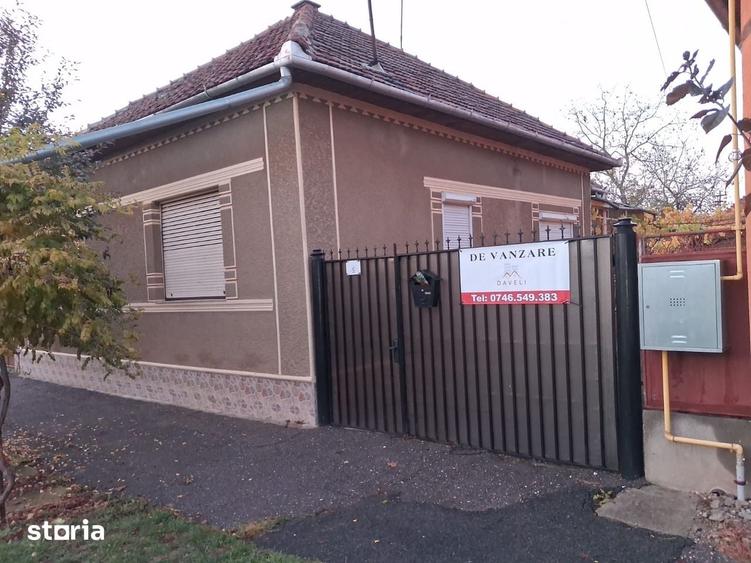 Casă cu 4 camere cu Teren 1440 Mp în Central