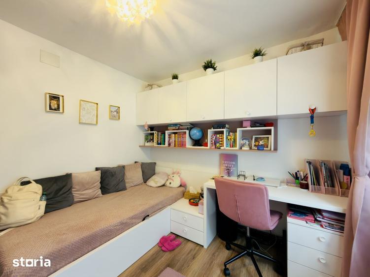 Apartament cu 3 camere decomandat în Est