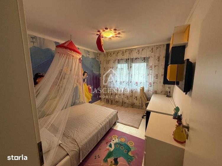 Casă cu 4 camere în Roșu